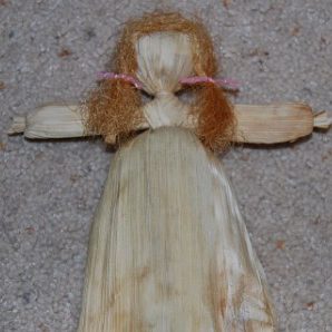 How to Make a Cornhusk Doll ~ The Woodland Elf