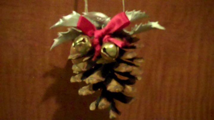 Quick and Easy Pine Cone Christmas Decorations