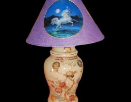 How to Decorate a Lamp with Newspaper Clippings 3