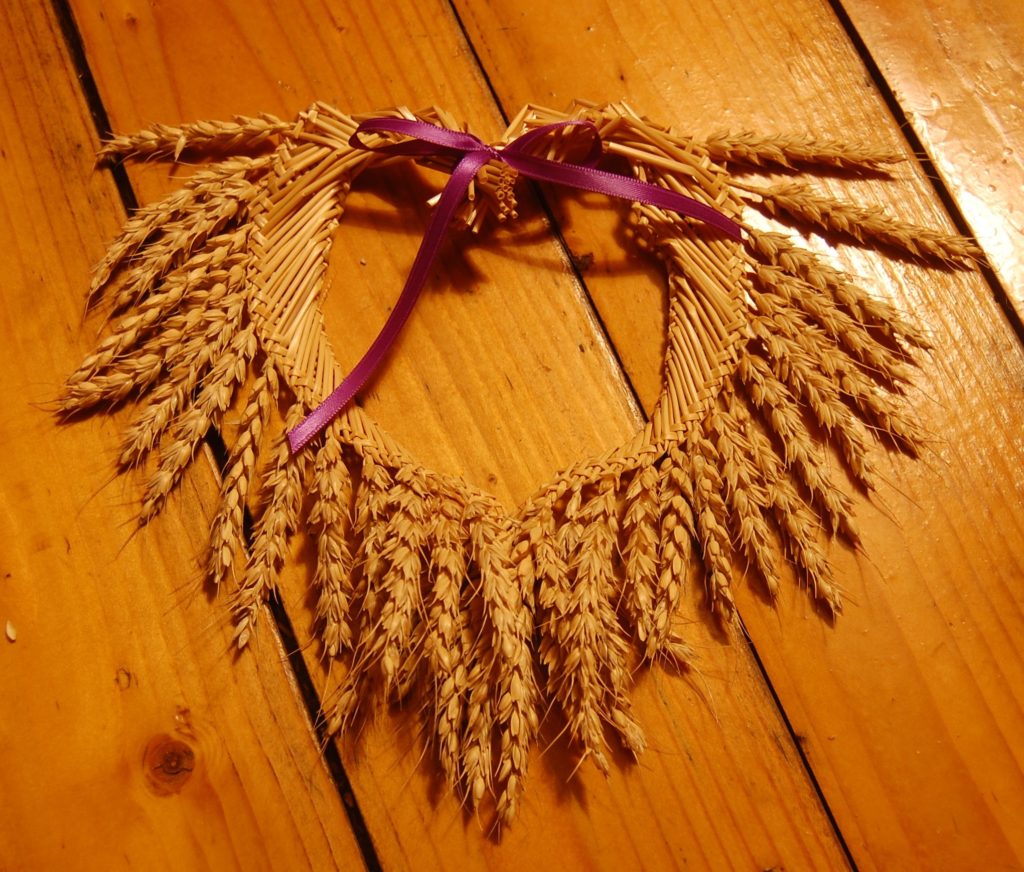 Wheat Weaving Tutorial: Wheat Heart Wreath