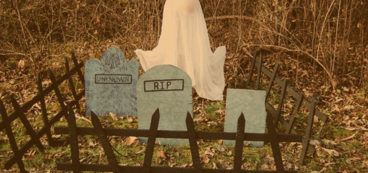 DIY Halloween Graveyard: Fence, Ghost, Tombstones